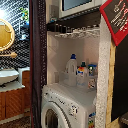 Pavillon De Proche Et Commerces Avec Parking - 4cap31